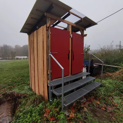 Selbstgebaute Komposttoilette